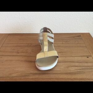 Tommy Bahama Relaxology Iliana Sandal size 7.5/8
